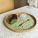 Plateau feuille lotus – rattan tressé à la main, incrustation nacre