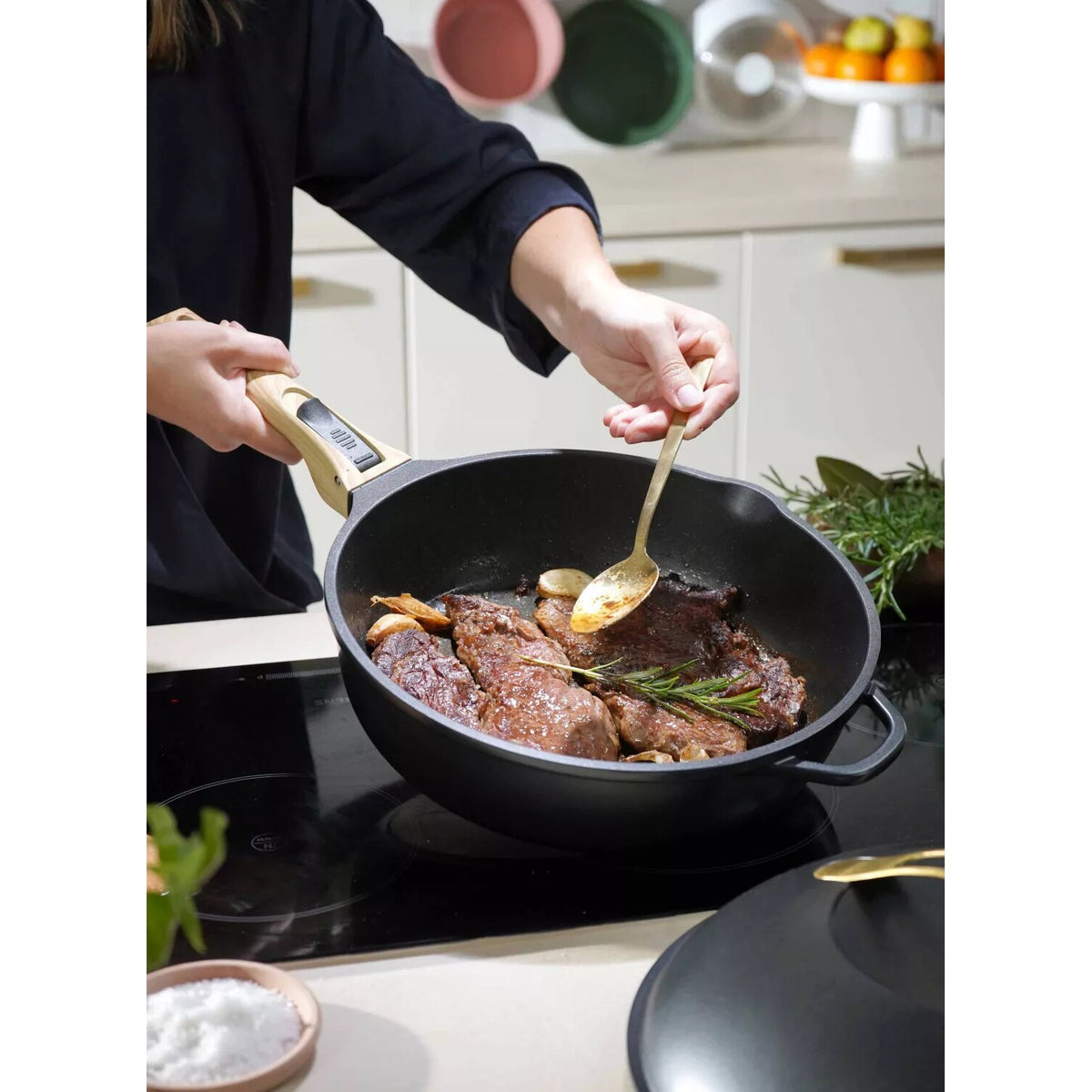 Poêle multifonctions – sauteuse, cocotte et friteuse
