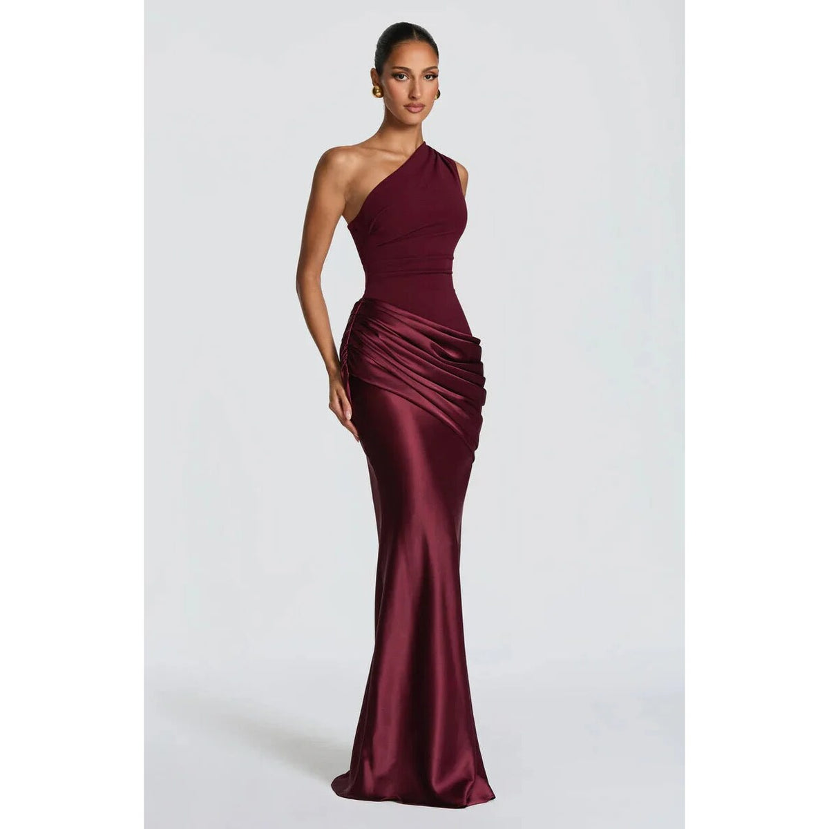 Robe longue de soirée asymétrique – épaule unique et drapée
