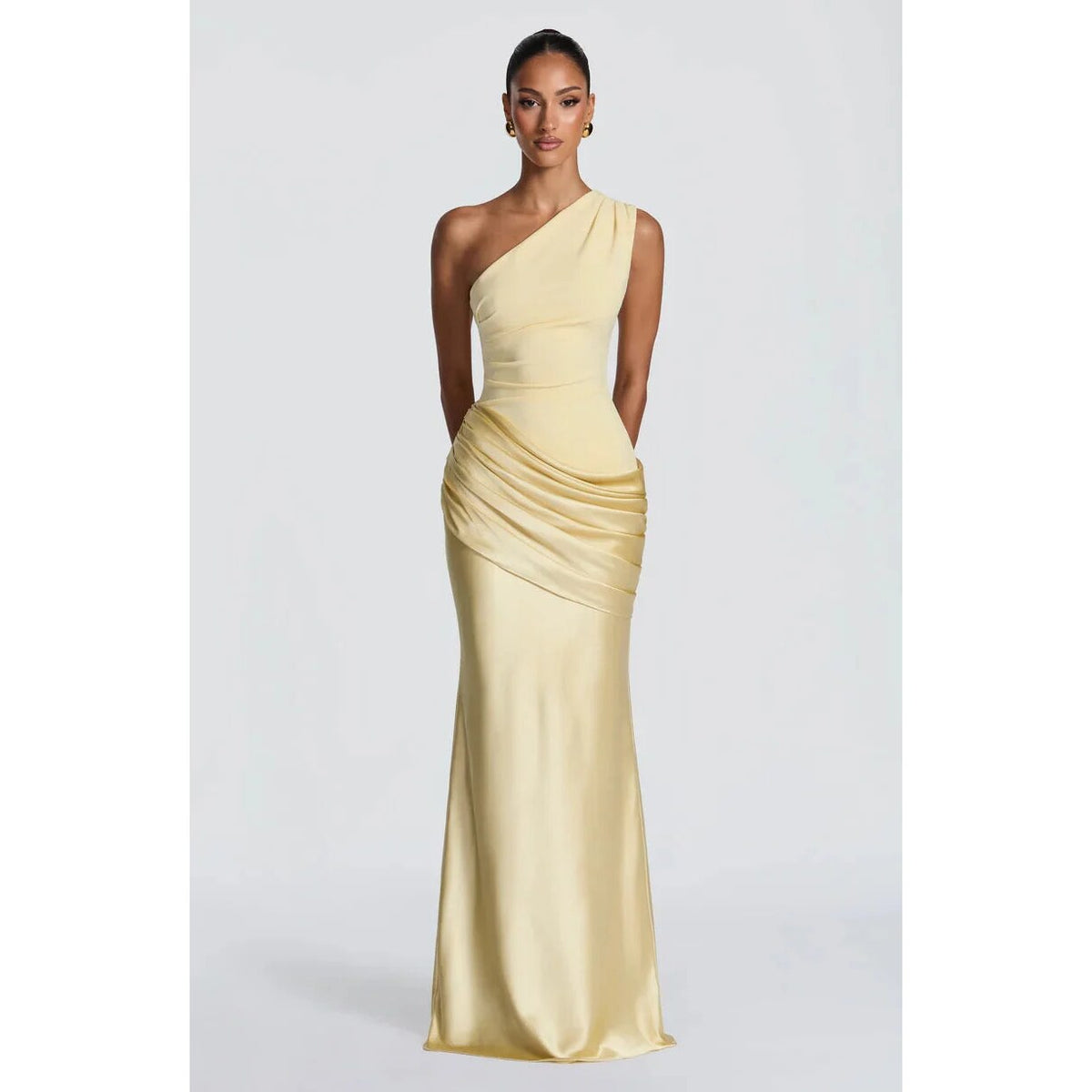 Robe longue de soirée asymétrique – épaule unique et drapée