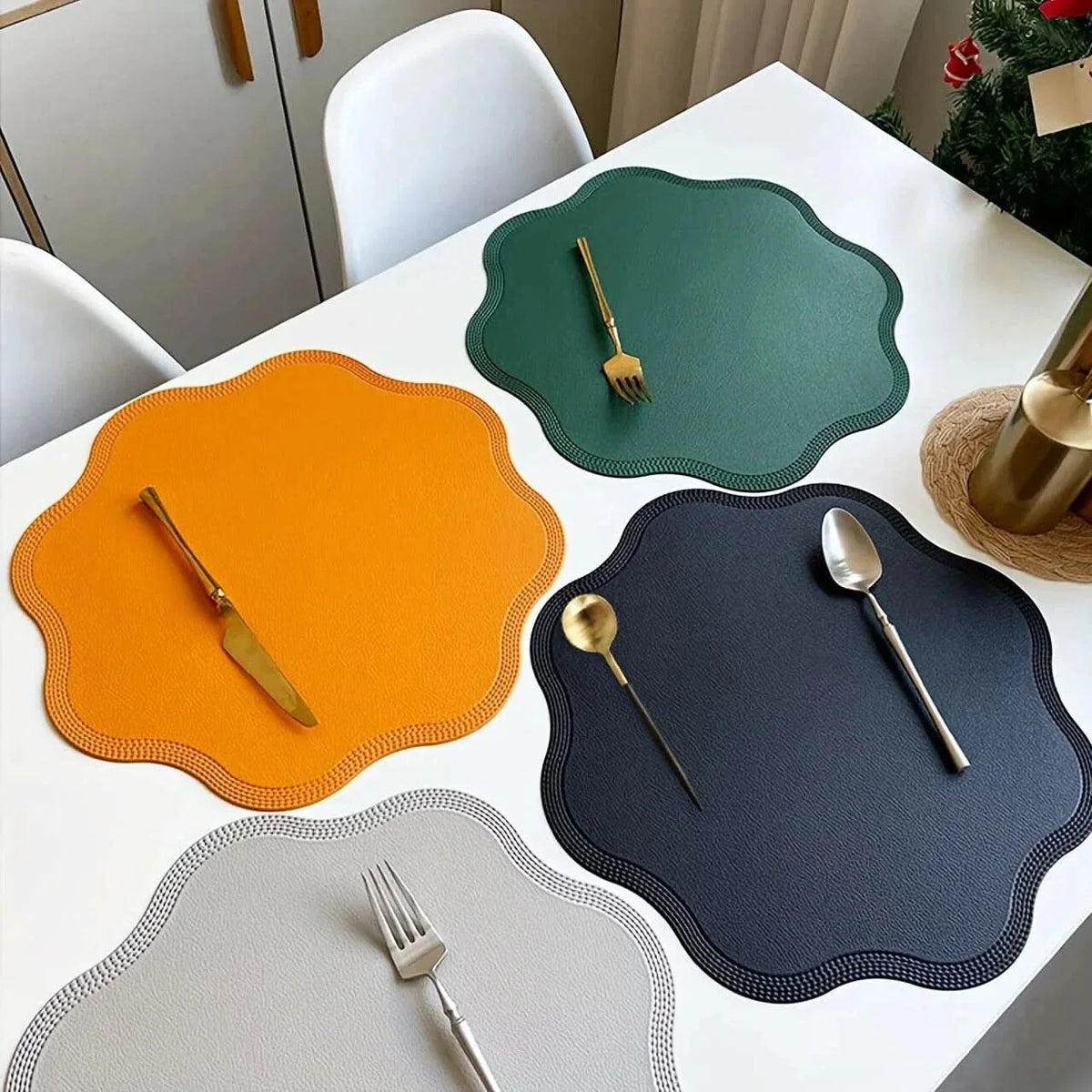 Set de table carrée – Motifs texturés et embossés en simili-cuir