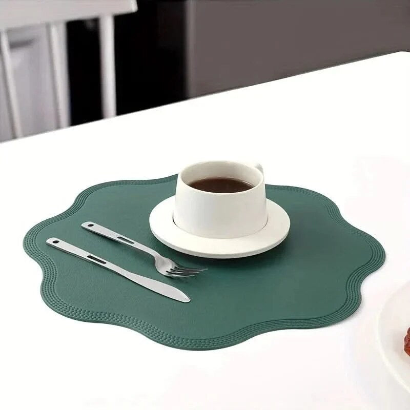 Set de table carrée – Motifs texturés et embossés en simili-cuir