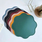 Set de table carrée – Motifs texturés et embossés en simili-cuir