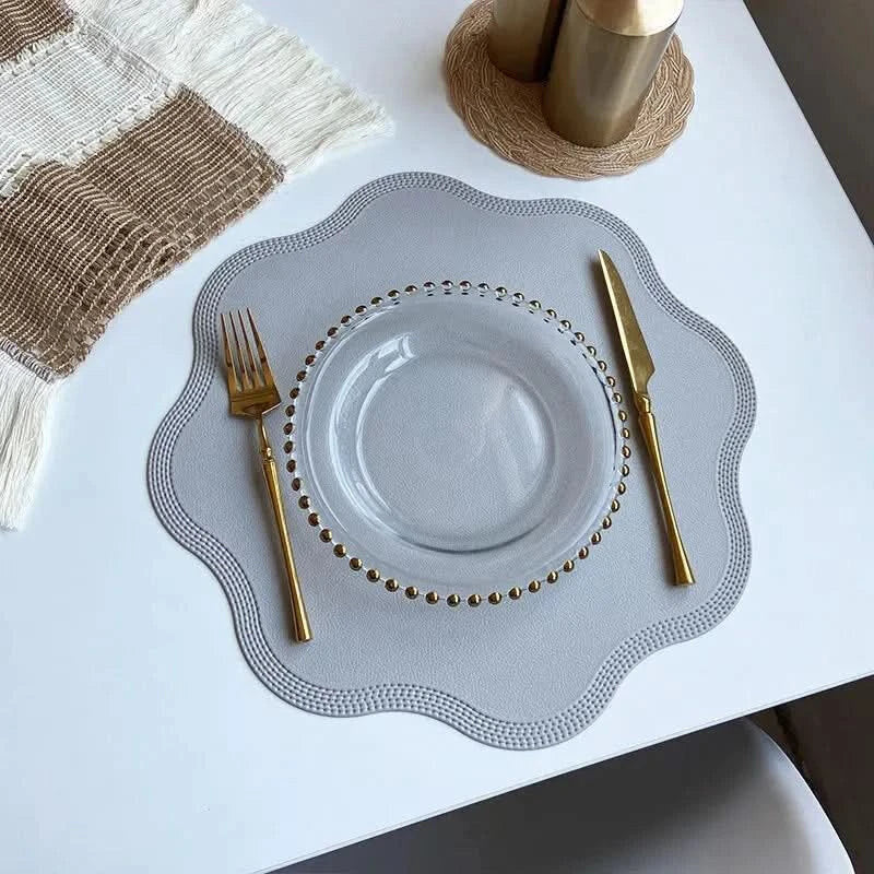 Set de table carrée – Motifs texturés et embossés en simili-cuir