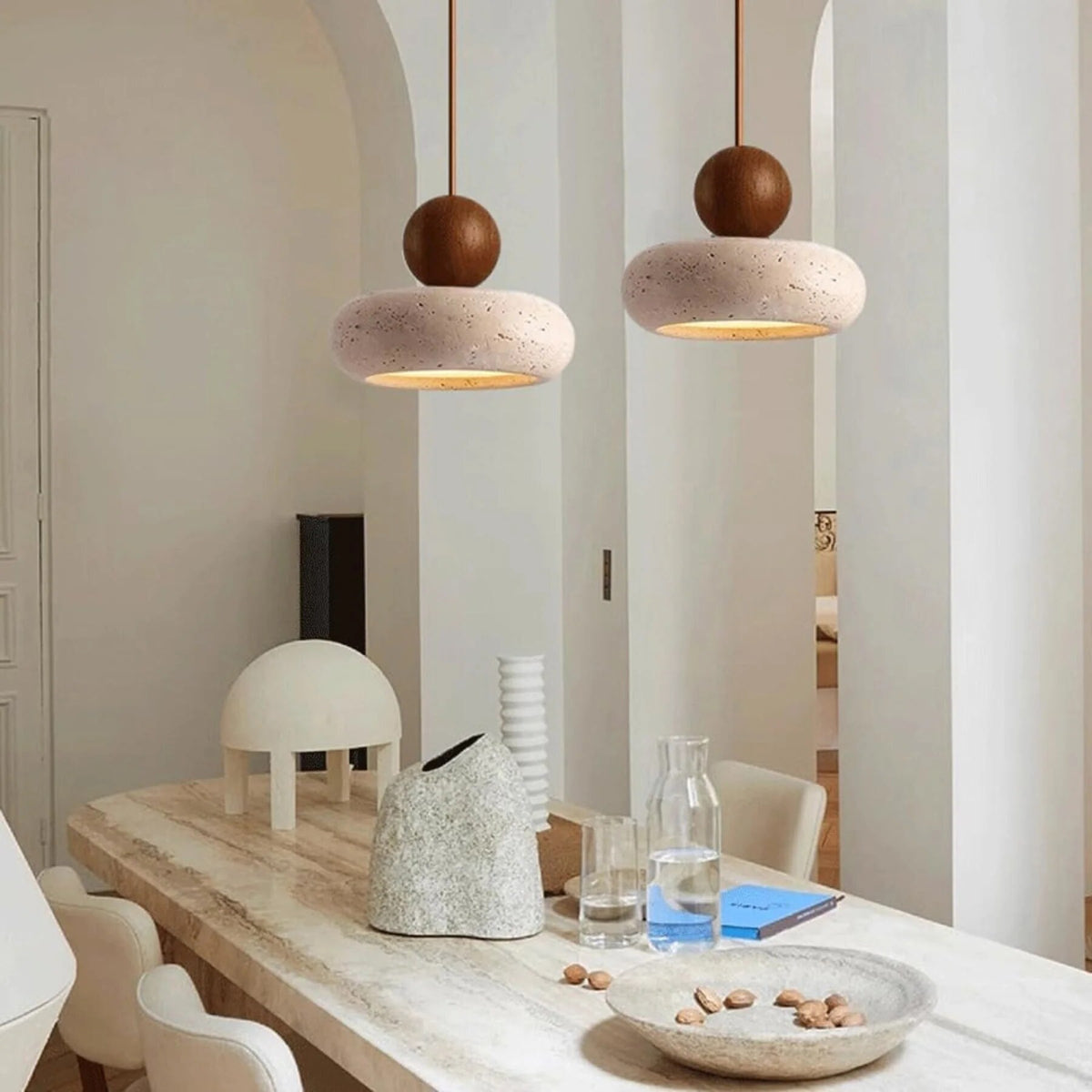 Suspension luminaire – bois et béton, lumière chaleureuse