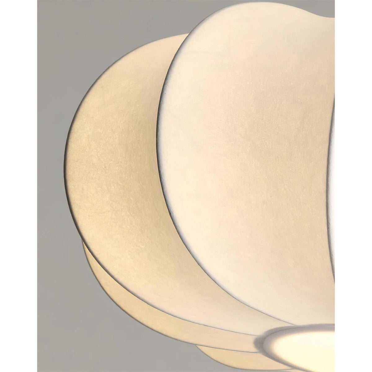 Suspension luminaire – sculpture bois et tissu blanc noyer